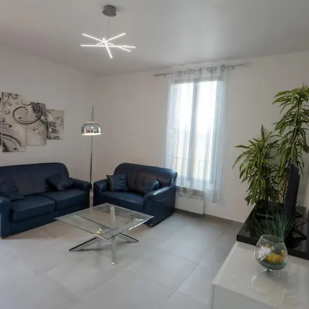 Holiday home Domaine Du Mas Du Pont Le Cres