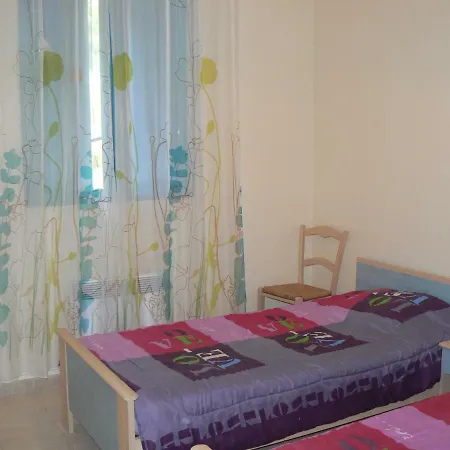 Holiday home Domaine Du Mas Du Pont Le Cres